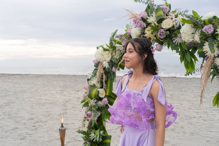 Quinceañera con vestido rosa empolvado